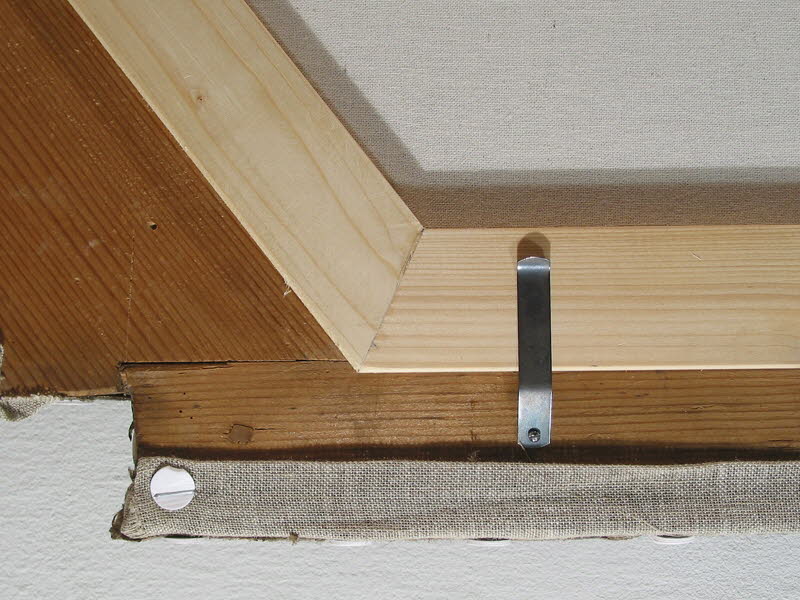 R�ckseitenschutz: Mit Nesselstoff bespannter Nadelholzrahmen, eingefalzt