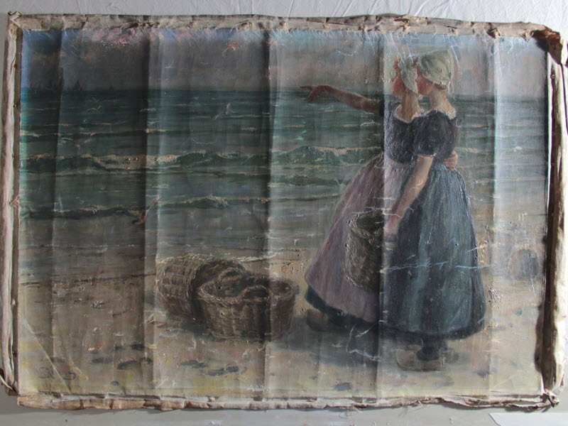 Starke Leinwandverwerfungen durch gefaltete Lagerung